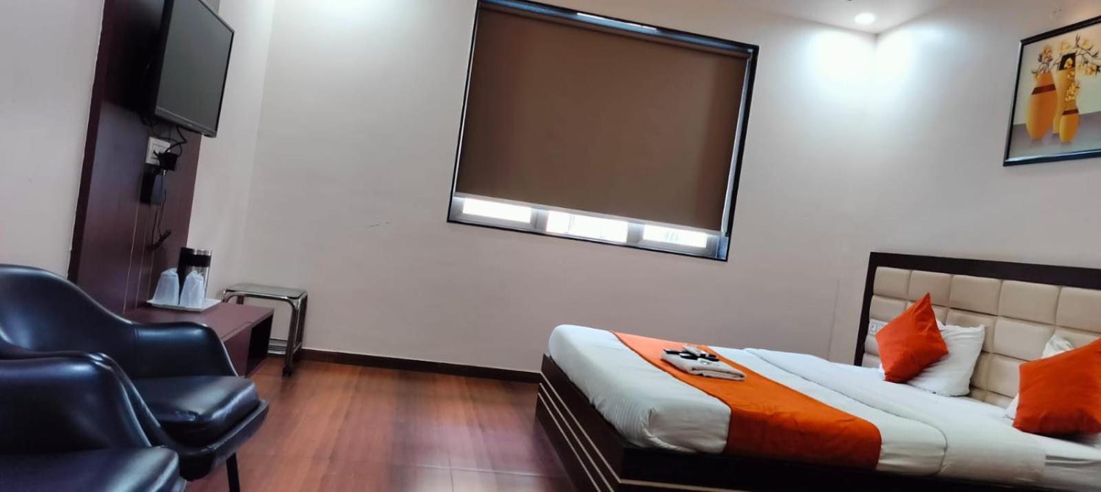 Hotel Raviraj Palace Rajkot Luaran gambar