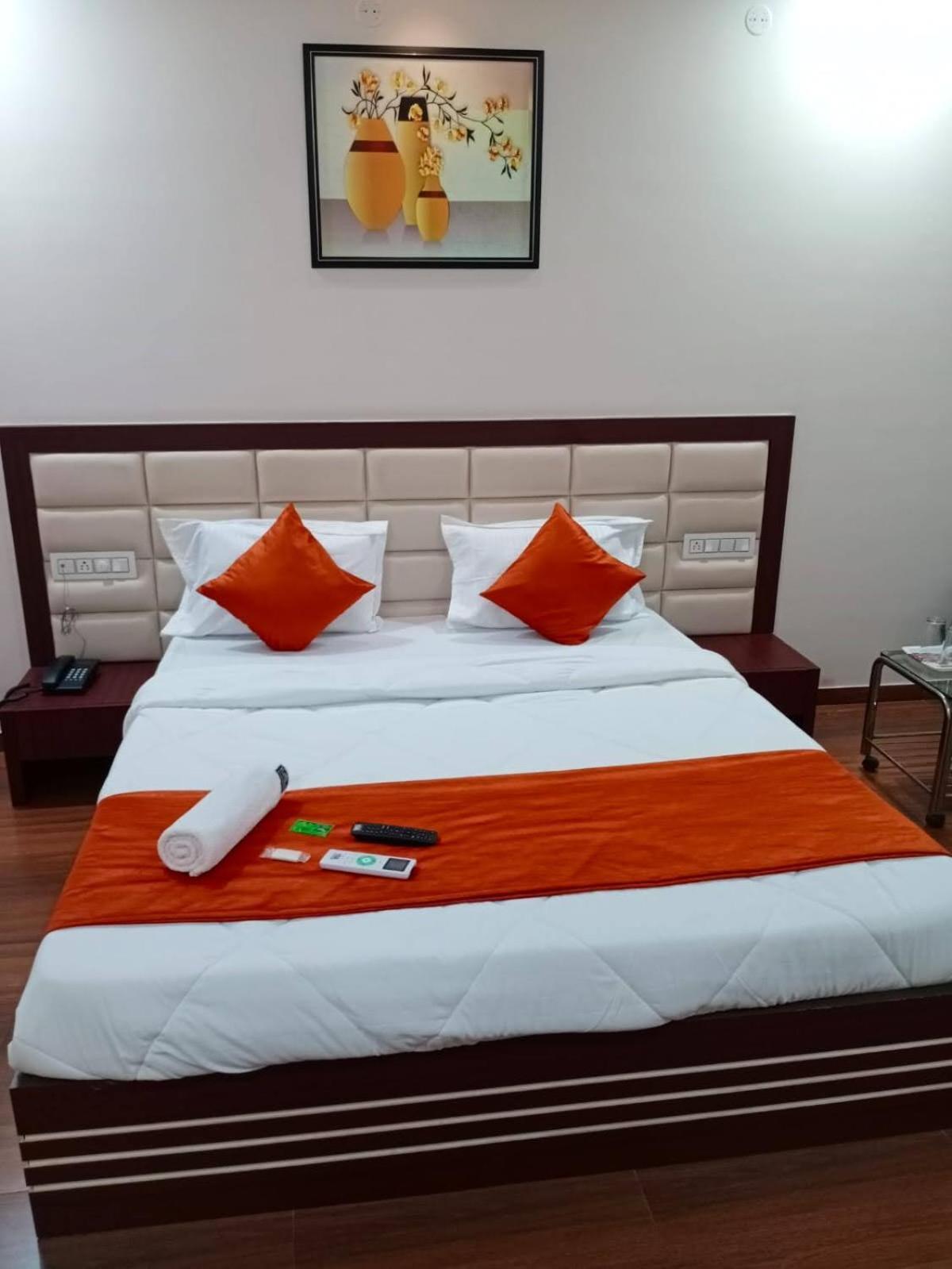 Hotel Raviraj Palace Rajkot Luaran gambar