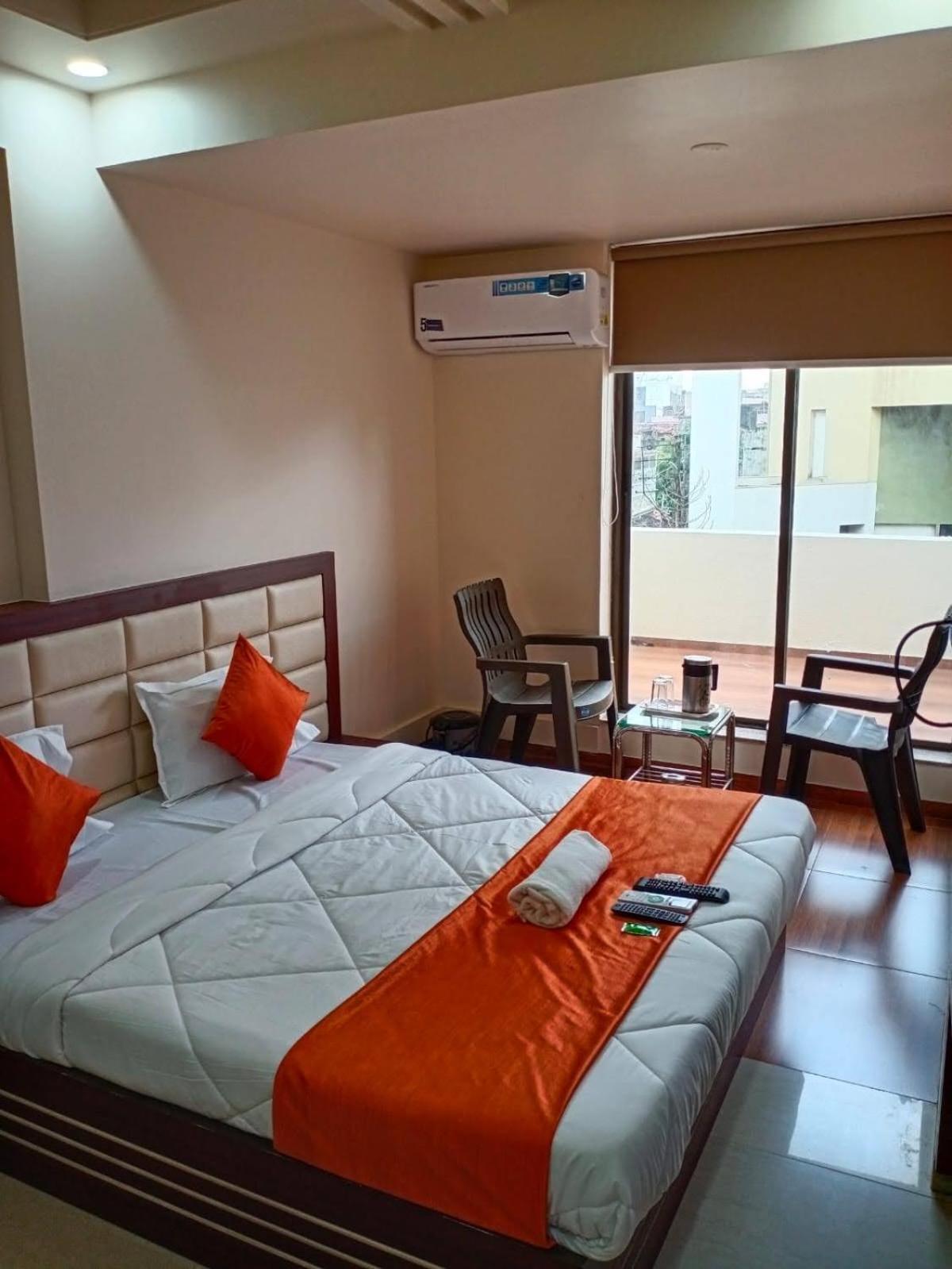 Hotel Raviraj Palace Rajkot Luaran gambar
